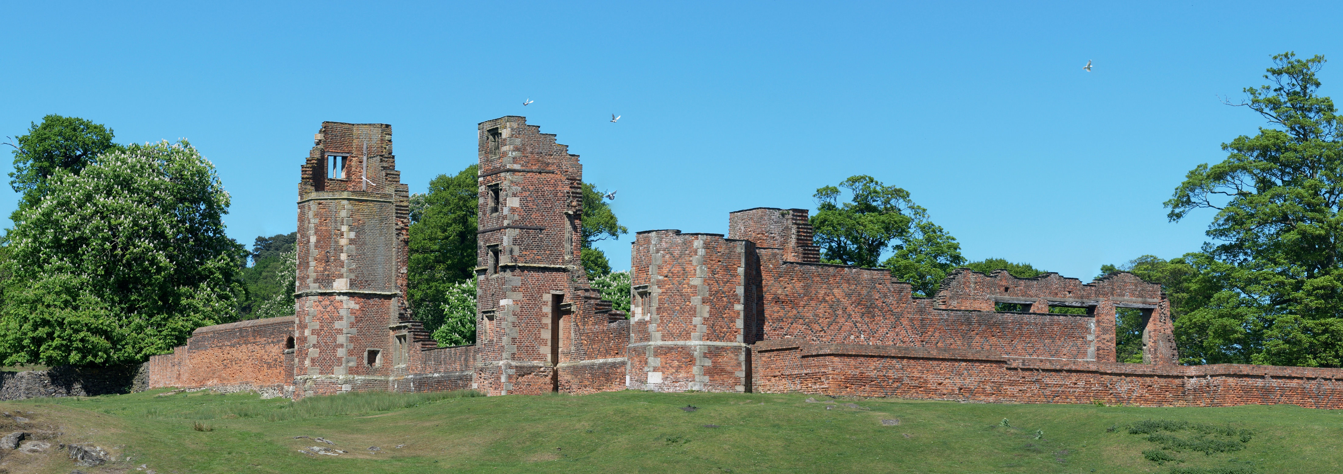 Bradgate House, By NotFromUtrecht - Own work, CC BY-SA 3.0