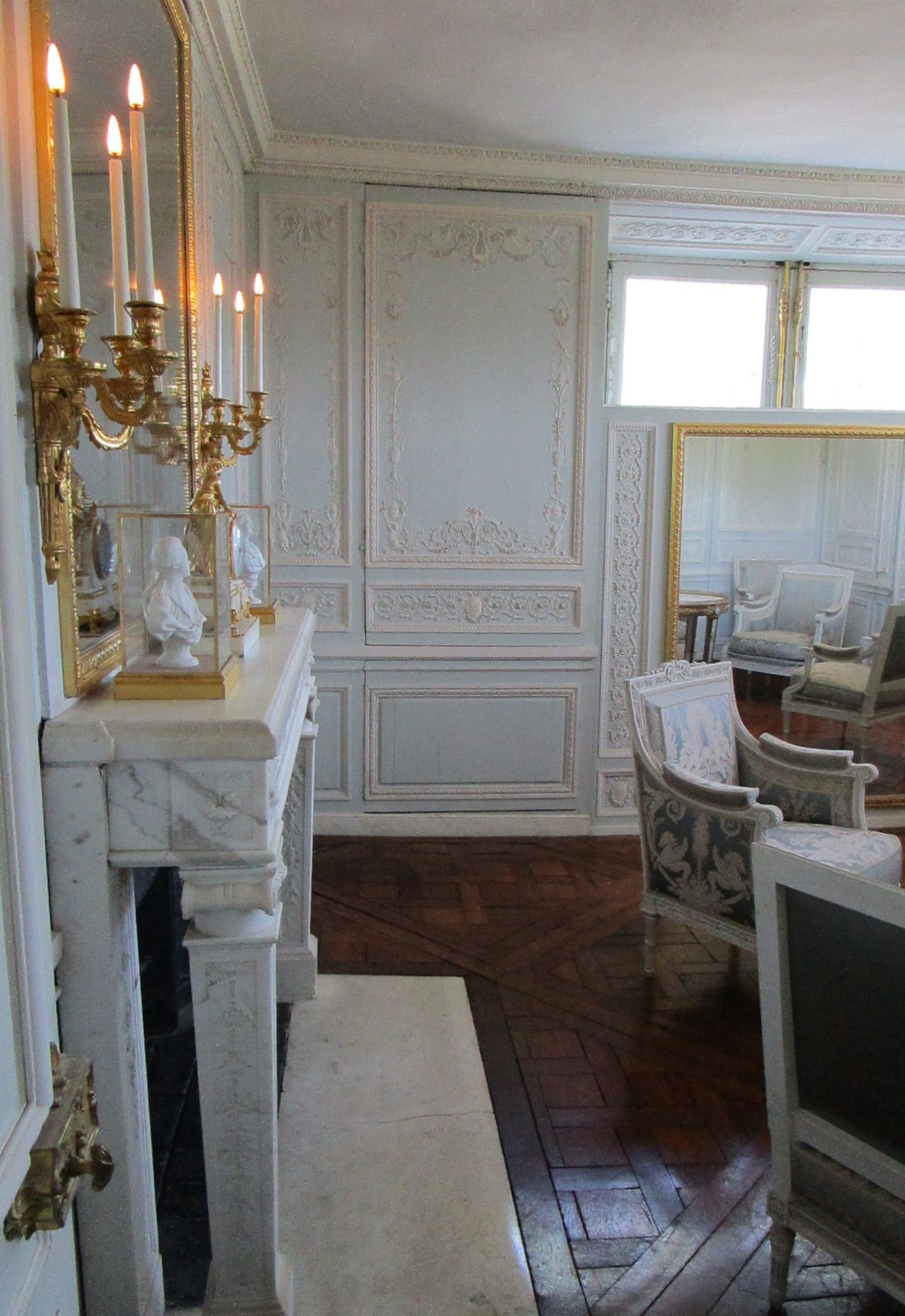 Petit Trianon moving mirrors in the boudoir